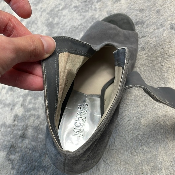 MICHAEL Michael Kors Devenport Suede Leather Cutout Heels Booties Gray Sz 7 - Picture 13 of 14